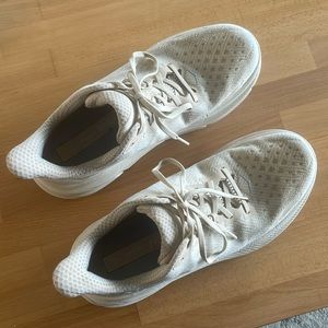 Hoka Clifton 9 - shifting sand / eggnog